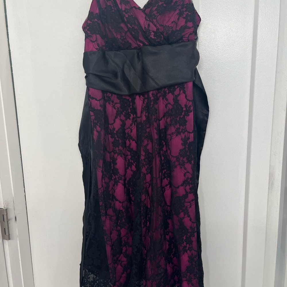 Oasis Strapless Black and Pink Lace Dress